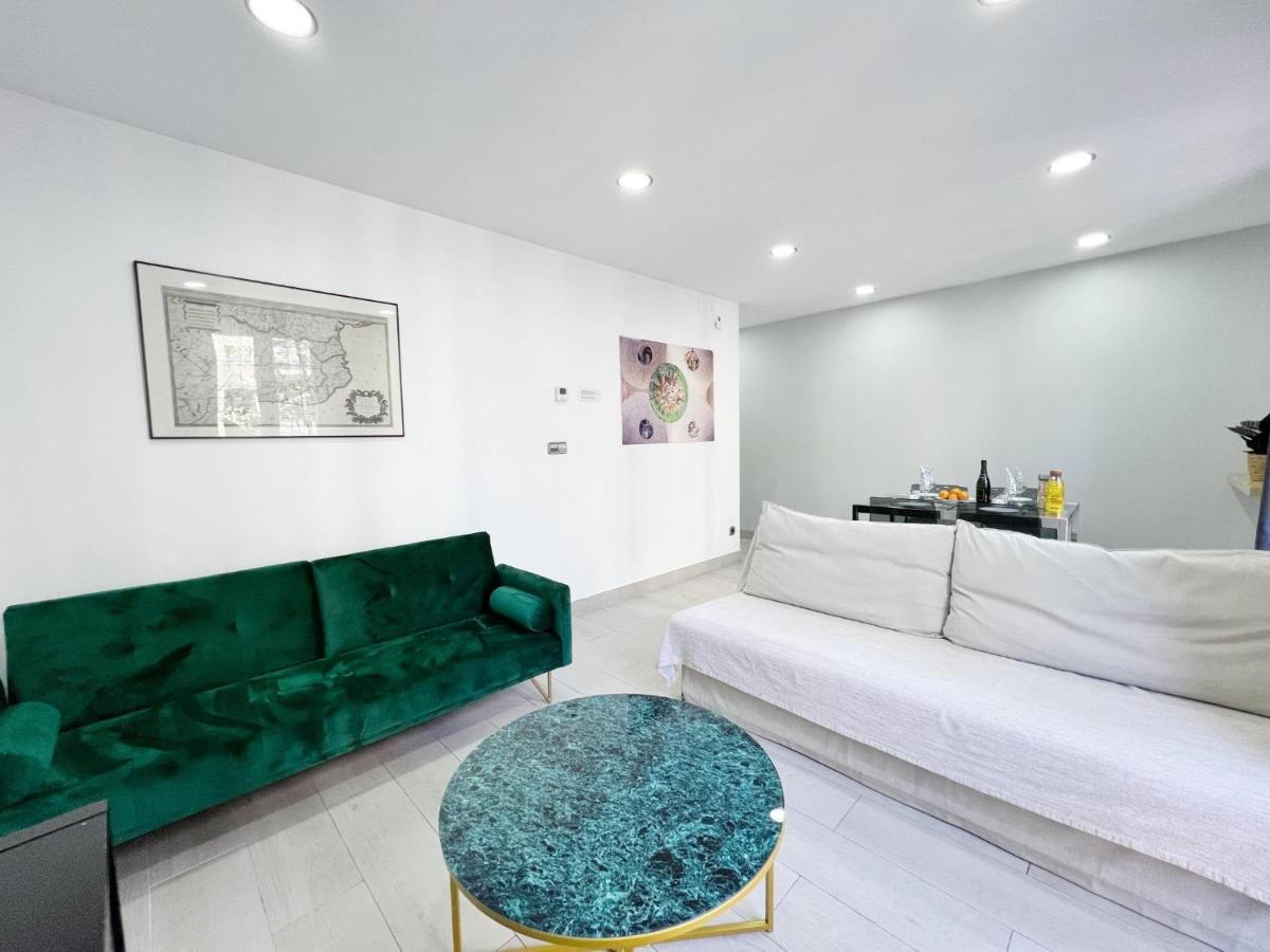 Sagrada Familia Gaudi Apartment Barcelona Exterior photo